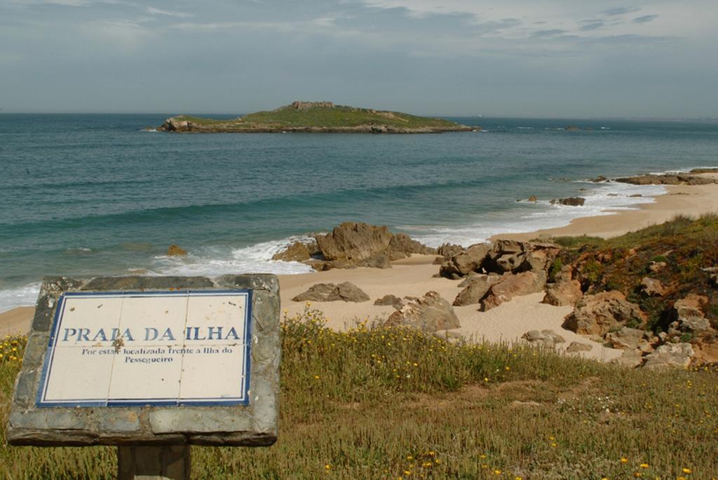 Parque De Campismo Da Ilha Do Pessegueiro Hotell Porto Covo Rum bild