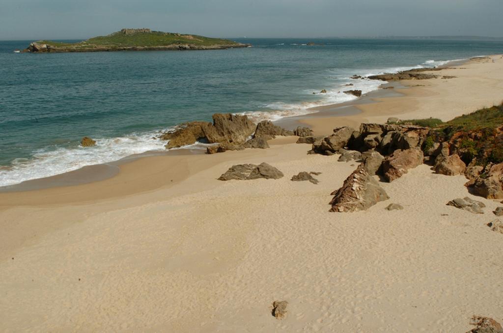 Parque De Campismo Da Ilha Do Pessegueiro Hotell Porto Covo Rum bild